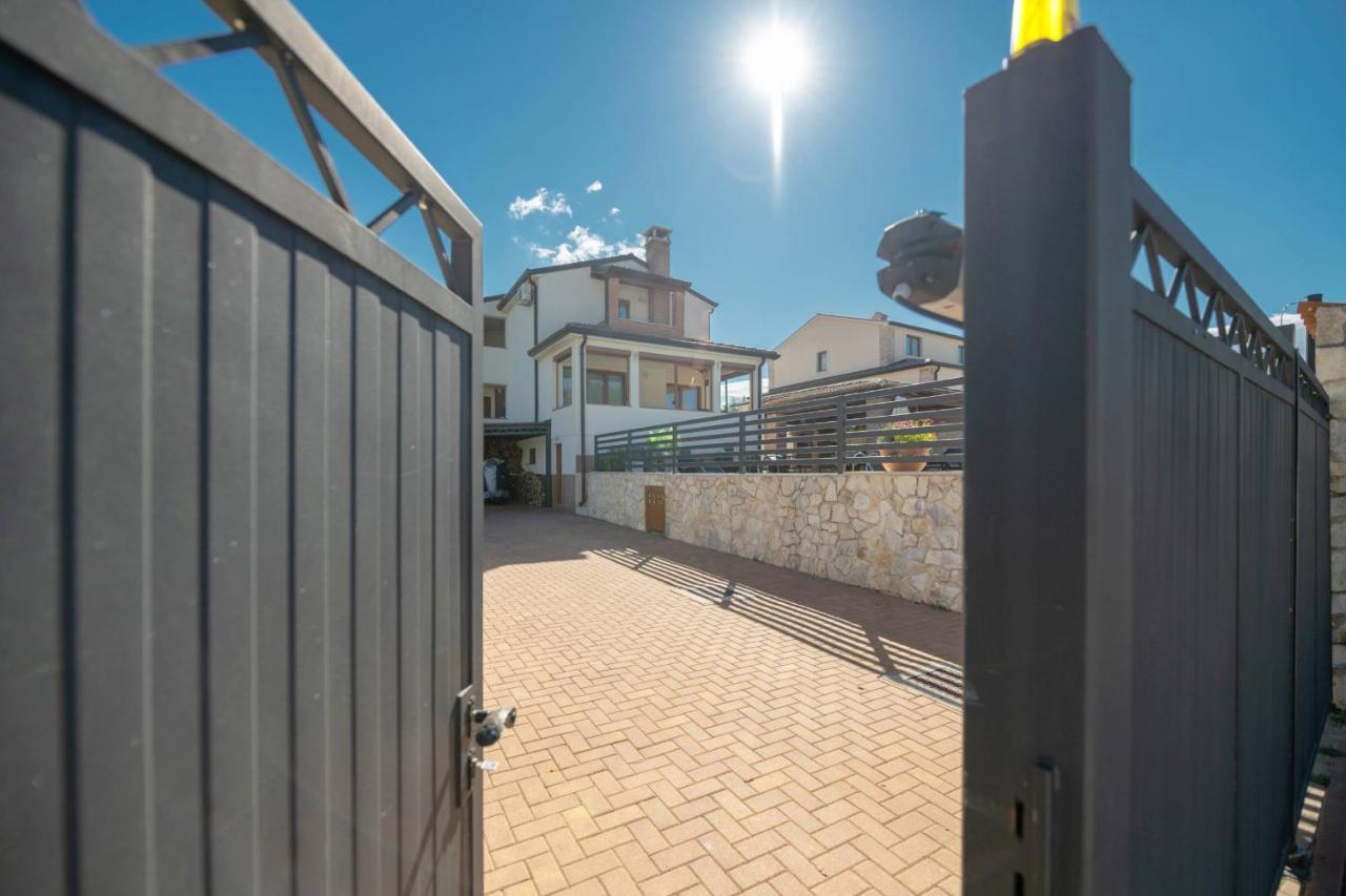 Apartmani Jana Porec Bagian luar foto