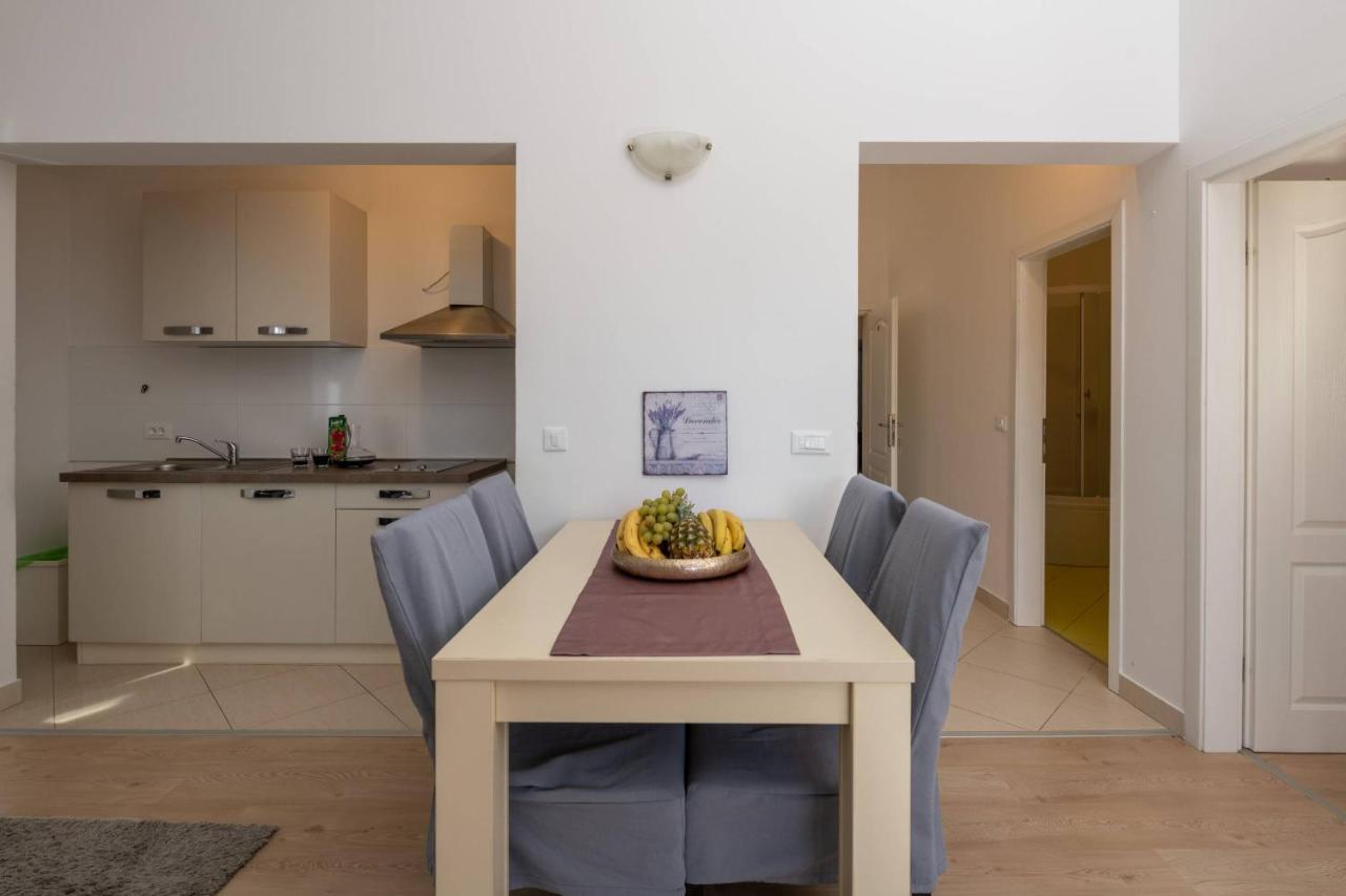 Apartmani Jana Porec Bagian luar foto